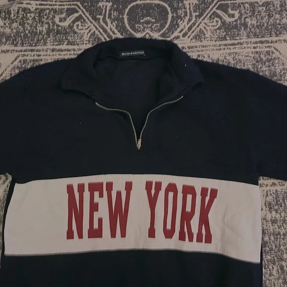 NWOT Brandy Melville Iconic New York Quarter Zip Pullover Hoodie: Size L - Picture 2 of 3